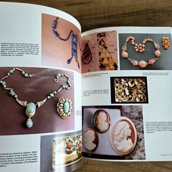 Baubles, Buttons and Beads. The Heritage of Bohemia by Sibylle Jargstorf. - Picture 5 of 8